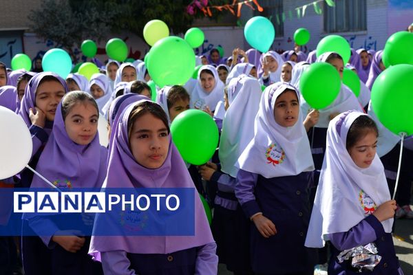 جشن میلاد حضرت زینب(س) با حضور مادر پرستار در دبستان علویان بهارستاندو
