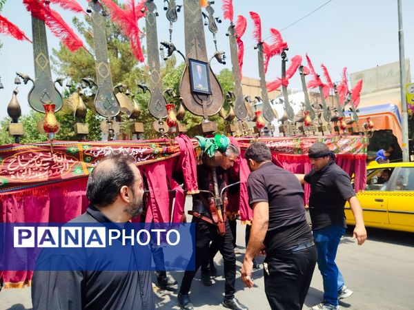  دسته‌های حسینی در راه هیئت علی اکبری کاشمر