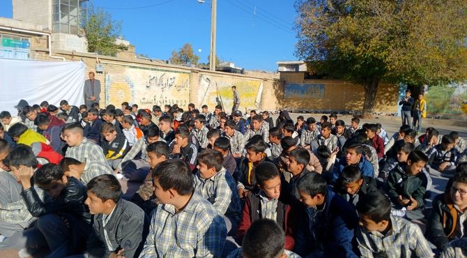 جشن میلاد حضرت زینب (س) در دبیرستان نمونه دولتی شهید حاج قاسم سلیمانی شهرستان بن 