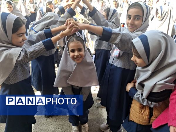 صبحگاه شاد مدارس دخترانه استان اصفهان در قالب طرح «نوجوان شاد ایرانی (نشا)»