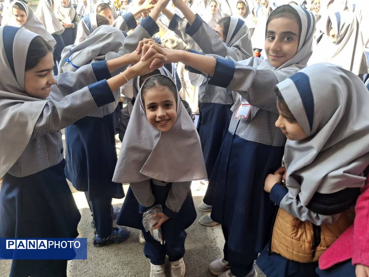 صبحگاه شاد مدارس دخترانه استان اصفهان در قالب طرح «نوجوان شاد ایرانی (نشا)»