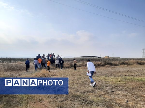 بازدید دانش‌آموزان دبیرستان نمونه دولتی پژوهش آشخانه از محوطه تاریخی ریوی