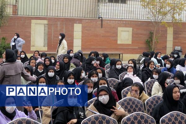 مراسم هفته پژوهش در دبیرستان بانو عفت آهنگری شهرری