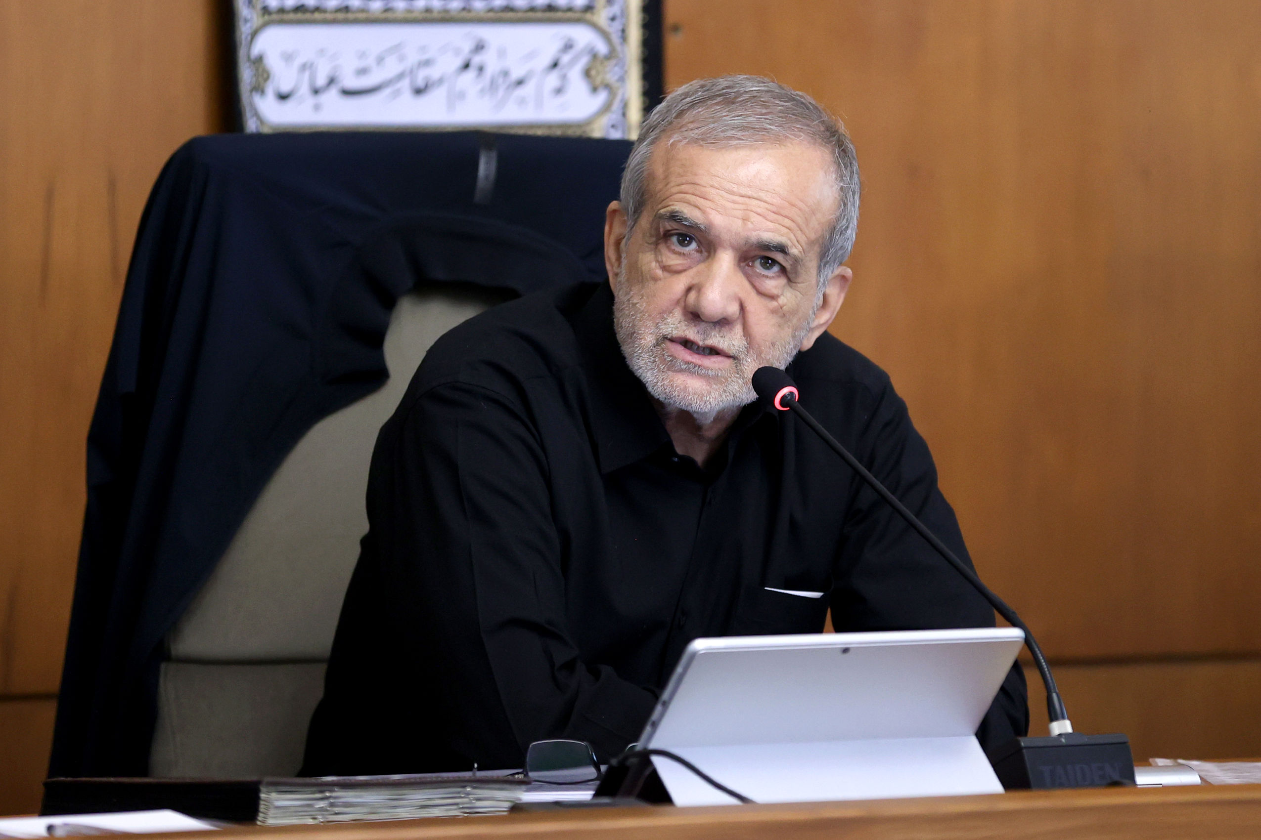 مدیران و مسئولان باید همه سعی و تلاش خود را برای حل مشکلات مردم به کار بگیرند