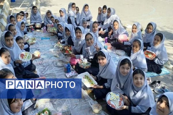 جشنواره جهانی تخم مرغ در دبستان فاطمه اهری هاشمی