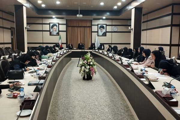 کارگروه دختران نواجوان و جوان مشهد با مشاور معاون رئیس جمهور در امور زنان وخانواده 