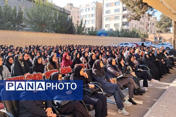 مراسم راز و رهایی؛ پنجره‌ای به دنیای دو نسل در دبیرستان نمونه‌دولتی ولایت بهارستان‌دو