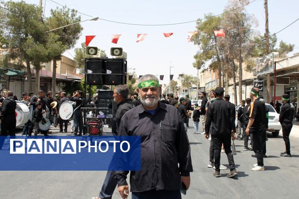 زنجیر زنی صبح عاشورا؛ خرامه در سوگ حسین(ع)
