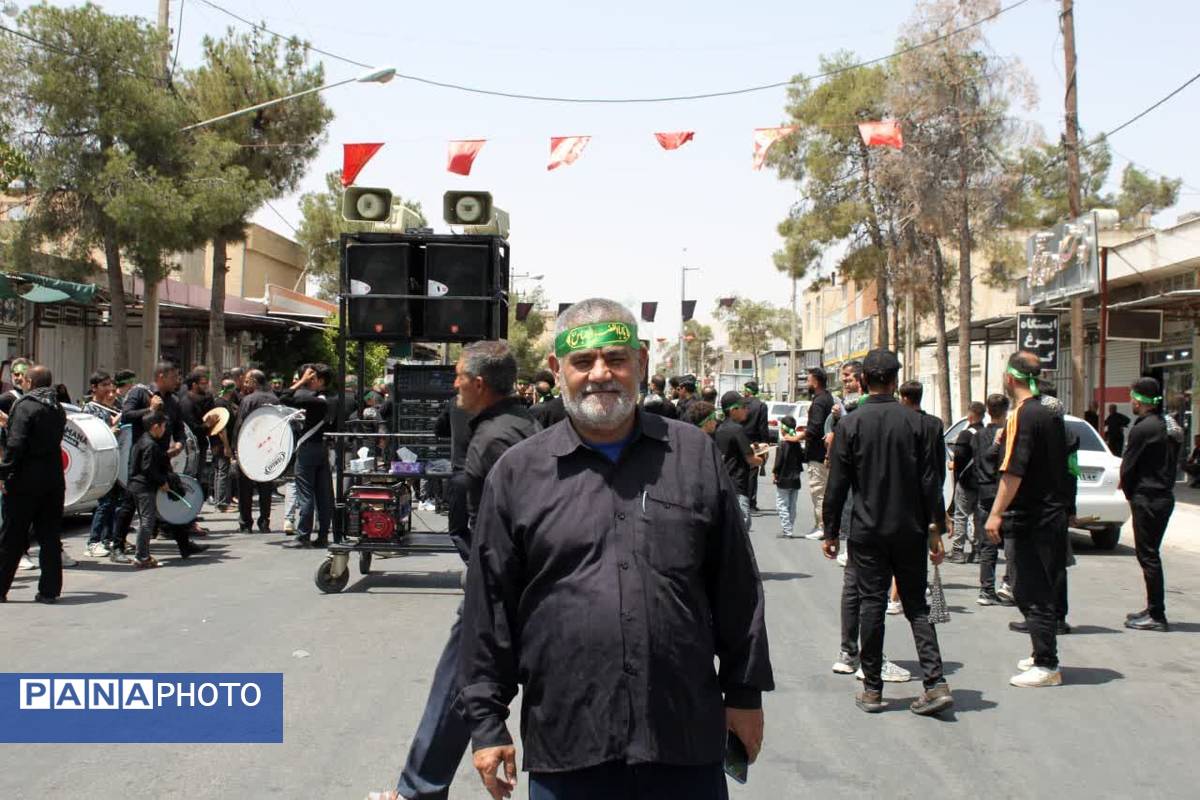 زنجیر زنی صبح عاشورا؛ خرامه در سوگ حسین(ع)