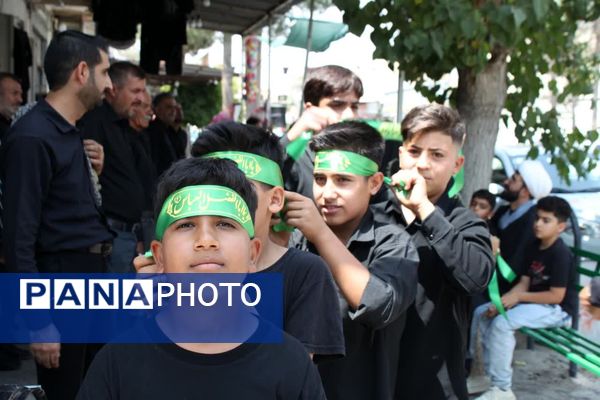 زنجیر زنی صبح عاشورا؛ خرامه در سوگ حسین(ع)