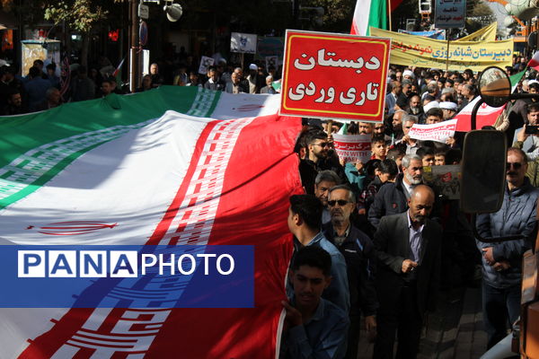 حضور پرشور دانش آموزان زنجانی در راهپیمایی ۱۳ آبان