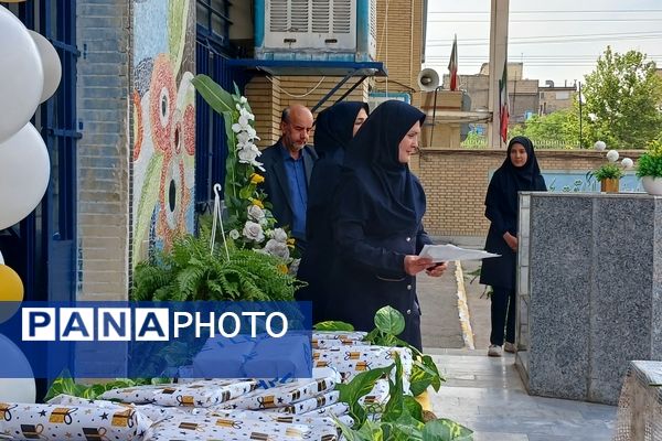 جشن سپاس معلم در هنرستان فنی حرفه‌ای بدیع ناحیه یک