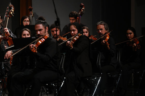 ارکستر سمفونیک تهران به رهبری «پانیذ فریوسفی»