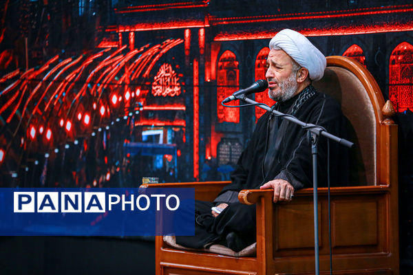 مراسم احیاء شب عاشورا در مسجد مقدس جمکران