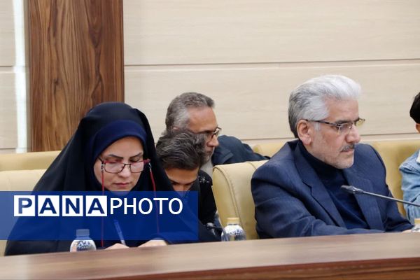 نشست خبری مدیرکل راه و شهرسازی و مدیران دستگاه‌های متولی حمل و نقل یزد