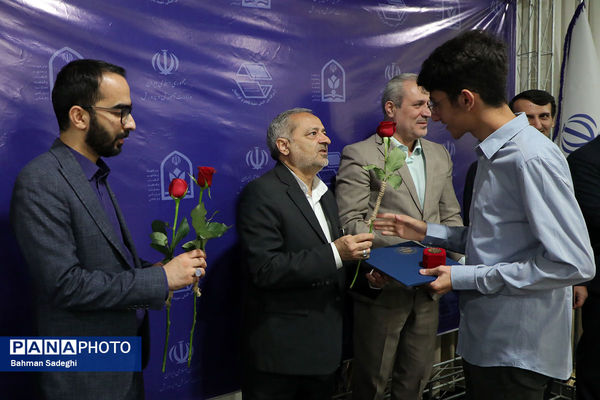 نشست صمیمی وزیر آموزش و پرورش با مدال آوران المپیادهای جهانی
