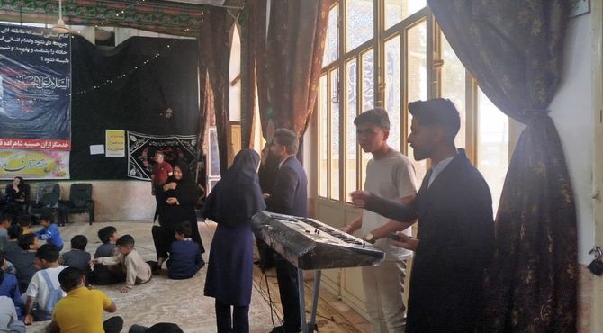جشن بزرگداشت مقام معلم توسط دانش آموزان دبستان شهید پسندیده