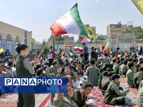 اجتماع دانش‌آموزان ابتدایی پسرانه امام رضا(ع) واحد ۸ در حمایت از عملیات وعده صادق ۲ 