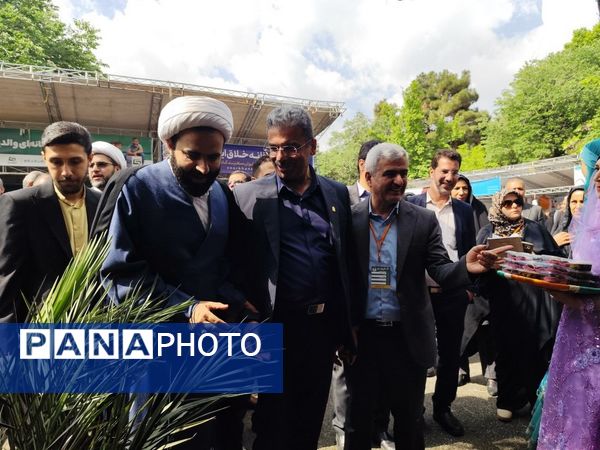 بازدید معاون پرورشی و فرهنگی وزارت آموزش و پرورش از نمایشگاه دستاوردهای کانون‌های فرهنگی تربیتی استان بوشهر