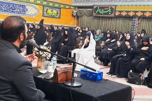 مراسم اربعین حسینی ویژه بانوان در مسجد جامع‌ رجایی‌شهرکرج