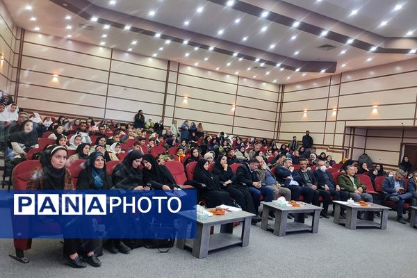 درخشش خلاقیت دانش آموزان قدسی در نمایشگاه دستاوردهای فناورانه و پژوهشی