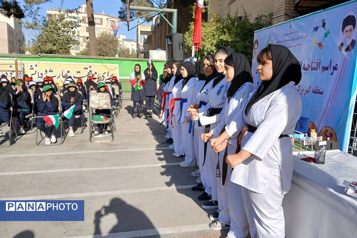 افتتاحیه انجمن ورزشی درون مدرسه ای منطقه کهریزک در هنرستان اولیاء۳