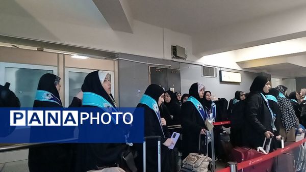 بدرقه دختران دانش آموز از ایستگاه پروازی مشهد به سوی سرزمین وحی