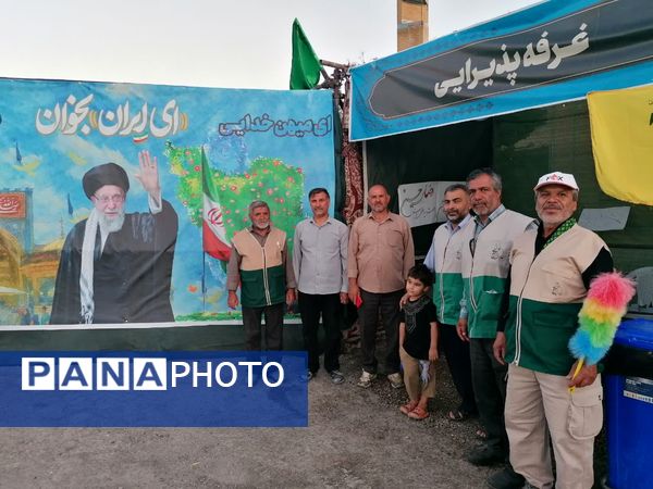 جلوه‌های از عاشقی زائرین و خادمیاران در موکب حضرت فاطمه زهرا (س) 