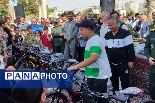 همایش پیاده‌روی خانوادگی به‌مناسبت هفته دفاع مقدس در نیشابور