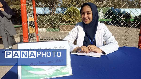  گرامیداشت دهه ریاضیات در دبیرستان آرمیتا مصلی‌ نژاد