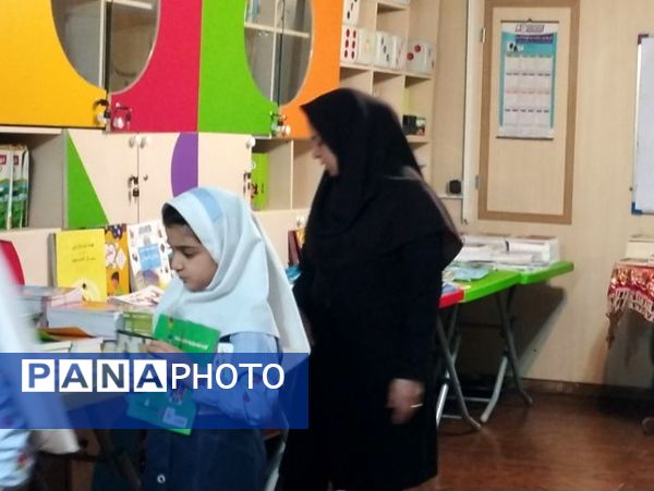 گرامیداشت هفته کتابخوانی در دبستان آوا 