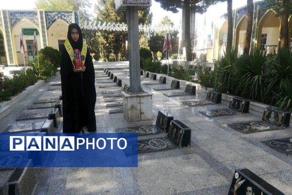 حضورپیشتازان دبیرستان شهید مجید دهنوی درگلزار شهدای بهشت فضل نیشابور