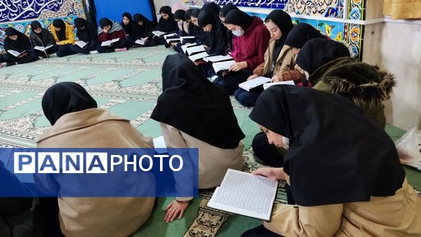محفل انس با قرآن در دبیرستان نمونه دولتی حضرت زینب (س)