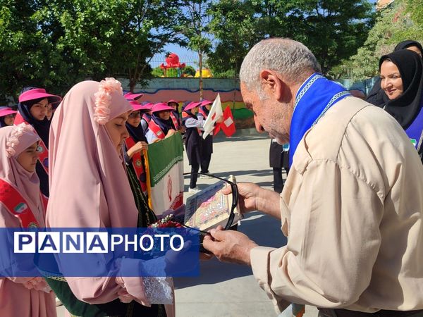 بازدید ارزیابان پیشتاز کشوری از دبستان فاطمه اهری هاشمی 