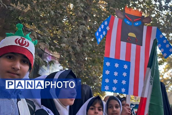 حضور پرشور دانش‌آموزان مدارس شهرستان دماوند، در راهپیمایی یوم‌الله ۱۳ آبان