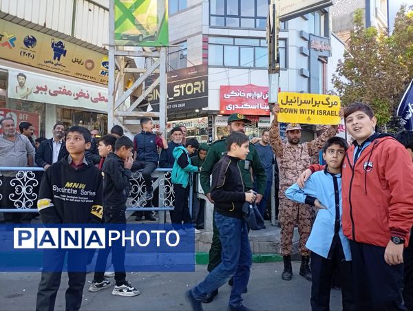 حماسه آفرینی پیشتازان دبستان شهید پسندیده فدافن در راهپیمایی ۱۳ آبان کاشمر