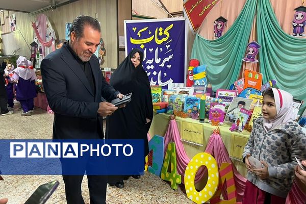 ایجاد غرفه‌های کتاب توسط دانش‌آموزان به مناسبت هفته کتاب و کتابخوانی در ناحیه دو شهرری 