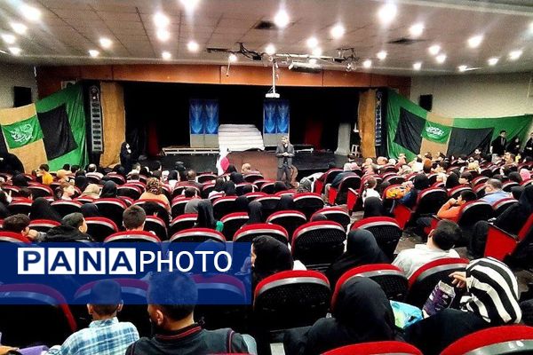 «روایت زمان»؛ هنرنمایی تئاتری در ستایش شهدا روی صحنه فرهنگسرای رازی ورامین