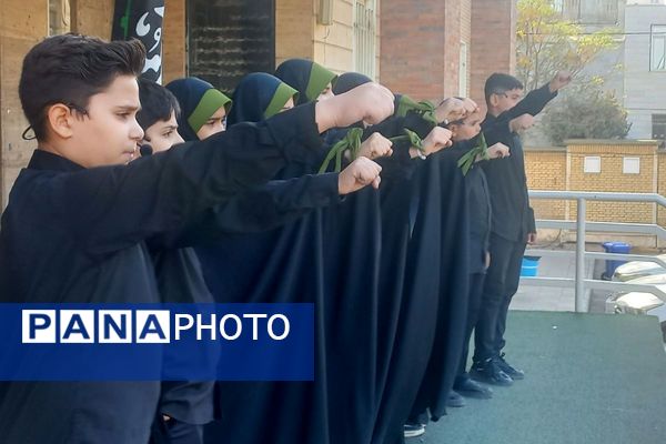 گرامیداشت ایام شهادت حضرت فاطمه‌ زهرا(س) در دبیرستان سوده‌حمدانی قرچک