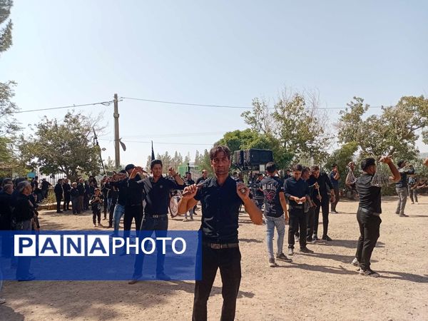 عزاداری هیئت زنجیر زنی روستای نقاب در روز اربعین