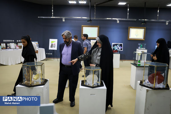 بازدید مدیرعامل خبرگزاری پانا از نمایشگاه «دست‌مریزاد»