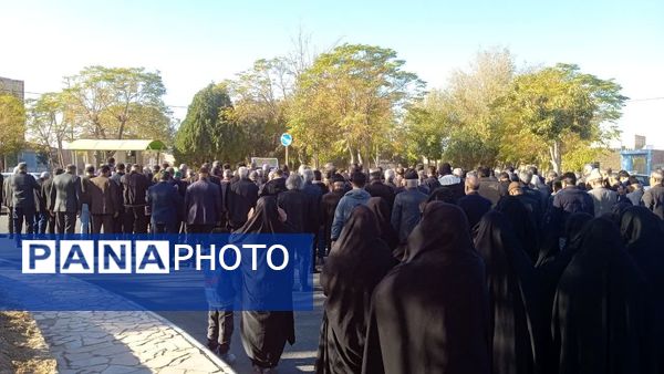 تشییع پیکر و خاکسپاری پدر شهید عجمی فدافن در گلزار شهدای روستای فدافن