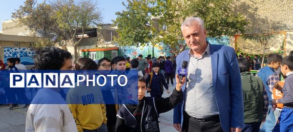 برگزاری بازارچه دانش‌آموزی در مدرسه شهدای فرهنگی شهرستان شیروان