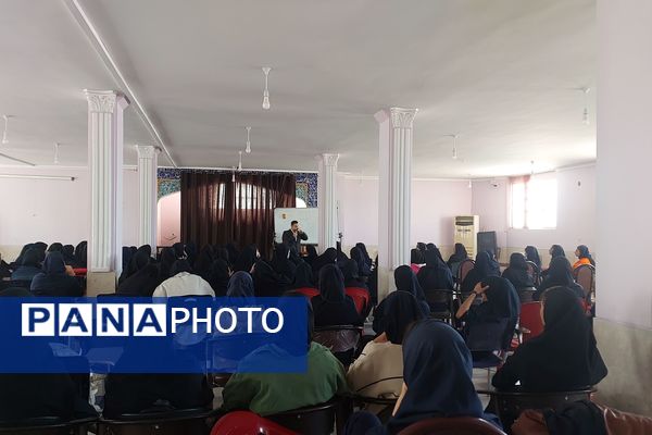 کارگاه خلاقیت در مطالعه و یادگیری در دبیرستان دستغیب ناحیه ۳ شیراز