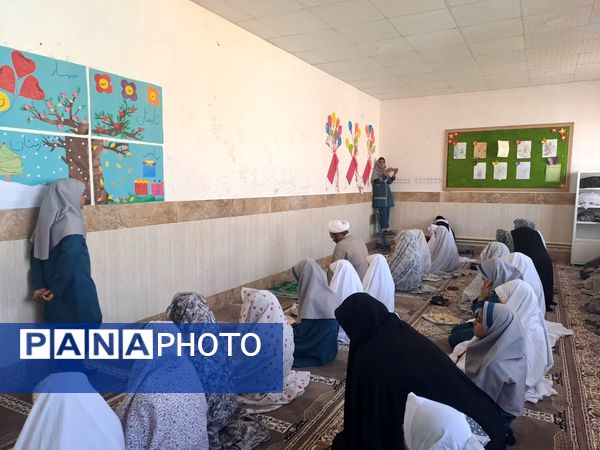 نماز جماعت در نمازخانه آموزشگاه زهرا عبداللهیان ارغا 