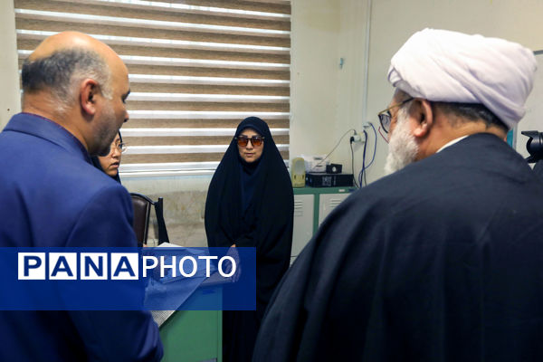 حضور تولیت آستان قدس رضوی در جمع دانش‌آموزان با آسیب بینایی مشهد