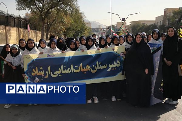 اجتماع عظیم دانش آموزان ناحیه دو شهرری به مناسبت یوم الله ۱۳ آبان در میدان نماز