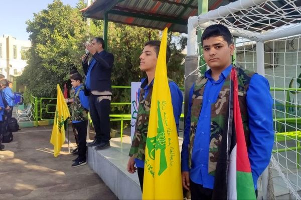 برگزاری صبحگاه نمادین به مناسبت روز جهانی طوفان الاقصی در مدرسه شاهد افشار