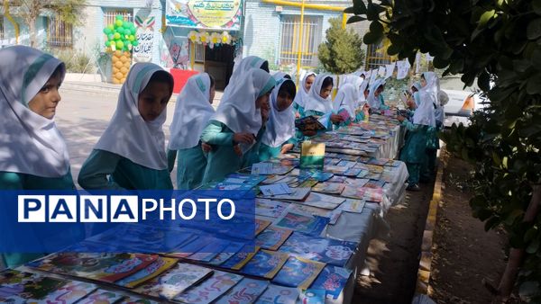 نواختن زنگ هفته کتاب و کتابخوانی در مدرسه شهید نجفیان