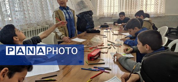 دانش آموزان دبستان امیر آقایی مهمان برنامه پرنشاط جوانه های کانون لقمان کاشمر